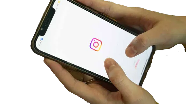 Scrolling Through Sexism